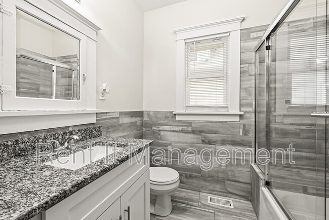 Building Photo - 2816 N 19th Ave