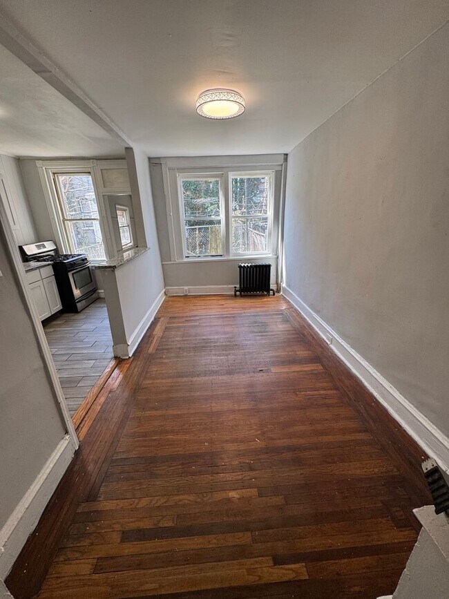 Building Photo - Charming 3BR Home with Private Fenced Yard  Cozy Comfort