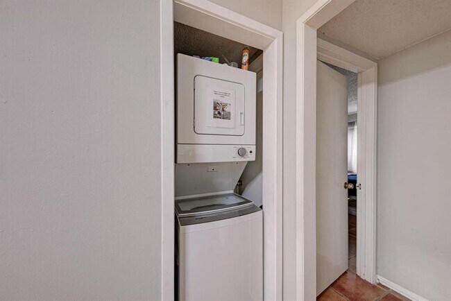 Building Photo - 803 W 28th St