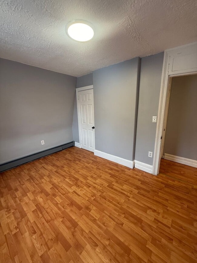 Building Photo - 104 Dubois St