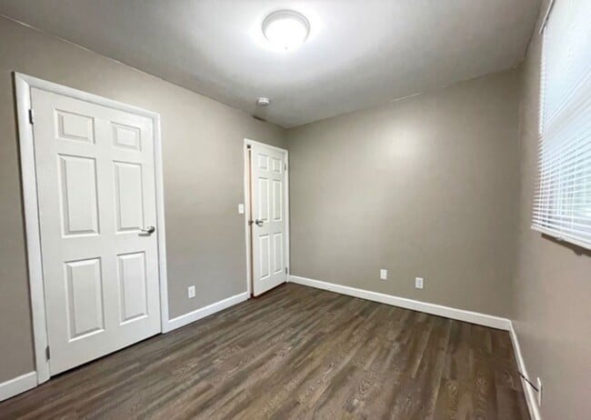 Building Photo - Spacious 3-Bedroom Ranch with Fenced Yard, Garage Workshop & Prime East Normal Location