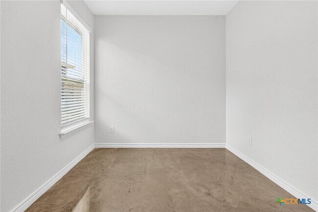 Building Photo - 620 Pacific Crest Trl