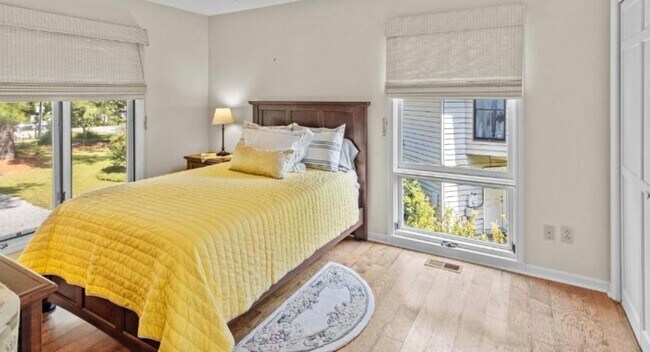 Building Photo - FUlly Furnished Waterfront Home 50' Dock Protected Inlet- 3BR/2BA Marina Community New Bern