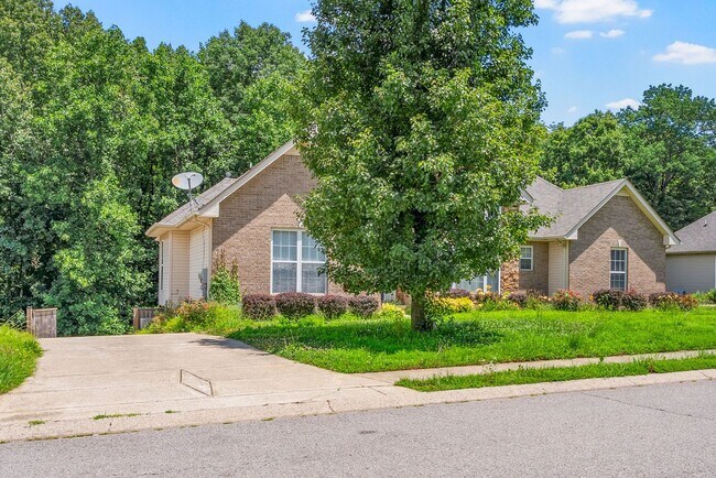 Building Photo - 3 Bedroom 3 Bath Pet Friendly Home For Ren...