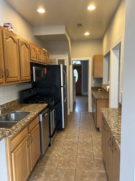 Building Photo - 1039 Quebec Pl NW