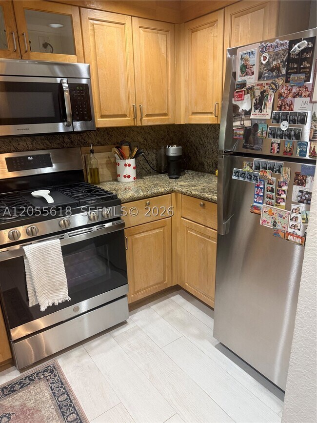 Building Photo - 6709 N Kendall Dr