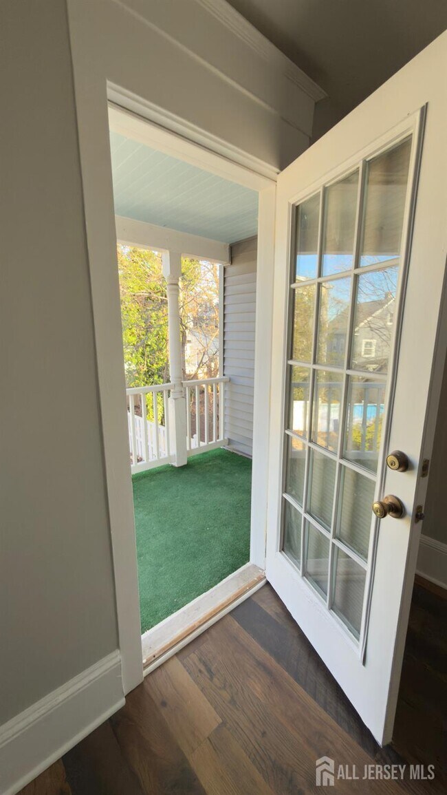 Building Photo - 55 Suydam St