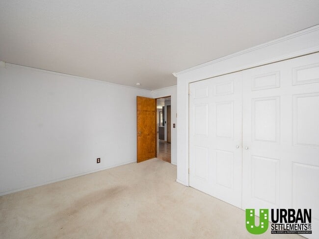 Building Photo - For Rent – Spacious Split-Level Home with ...