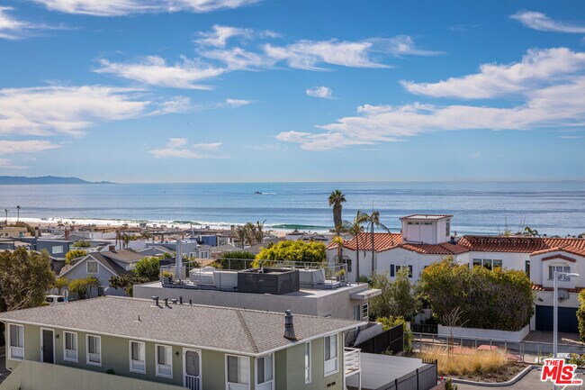 Building Photo - 318 26th St