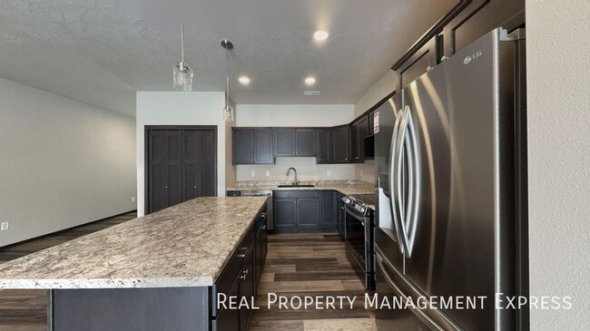 Building Photo - 5911 S Whisper Creek Pl