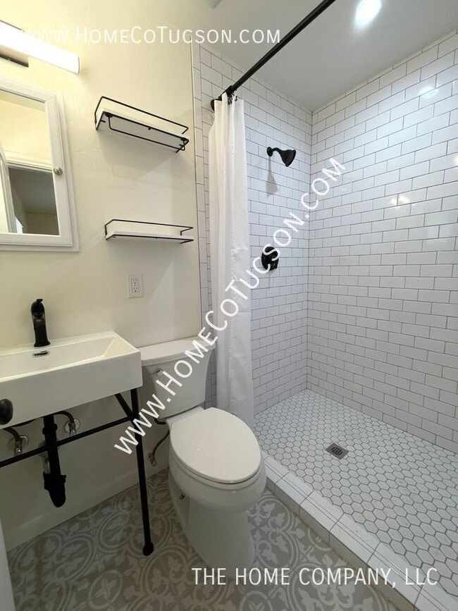 Building Photo - 3015 E 4th St