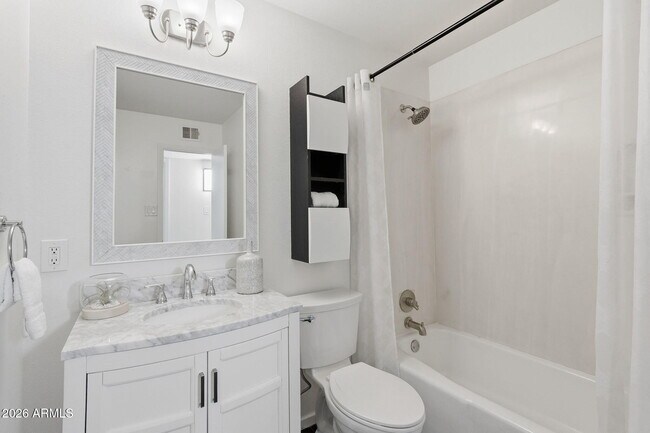 Building Photo - 2644 S Butte Ave