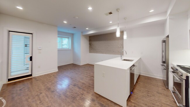 Building Photo - U Street Corridor Two Bedroom For Rent! Pe...