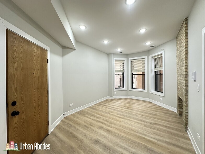 Building Photo - 445 W Belden Ave