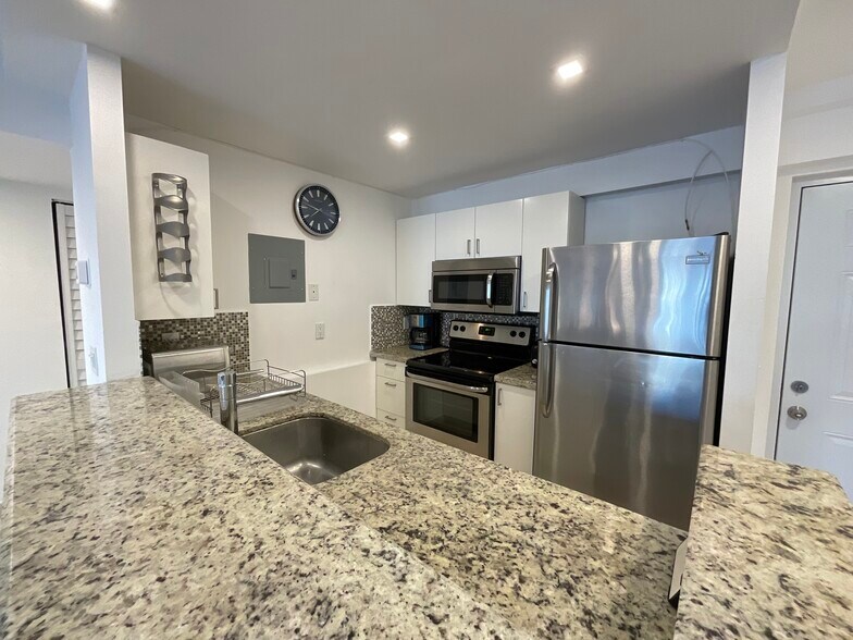 Building Photo - 3545 NE 167th St