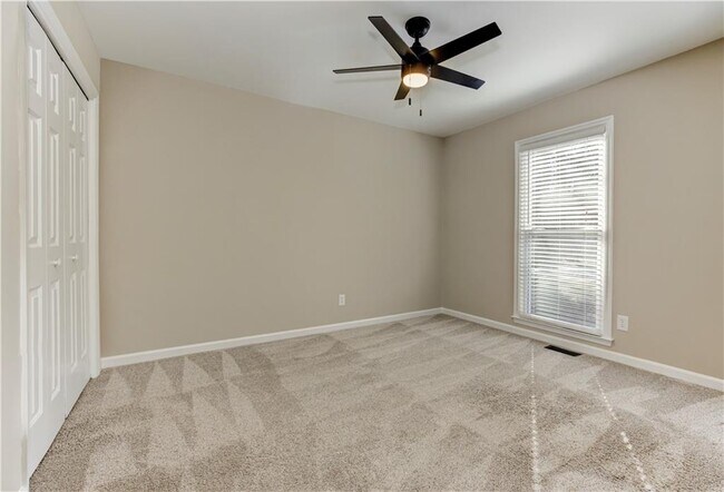 Building Photo - 637 Wedgewood Dr