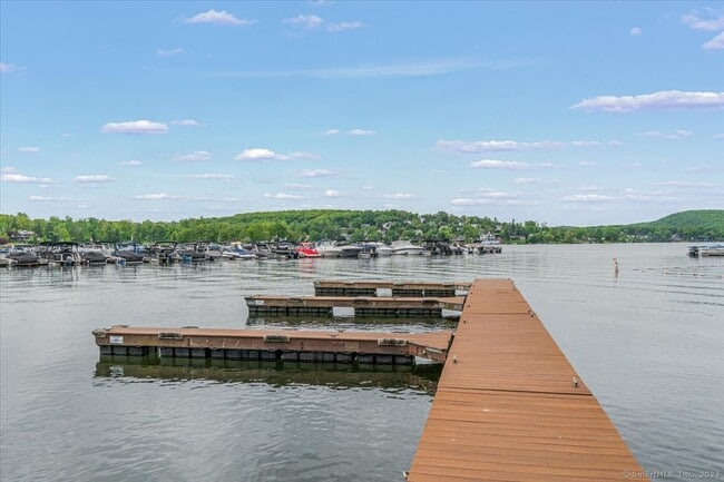 Building Photo - 4 Candlewood Birches