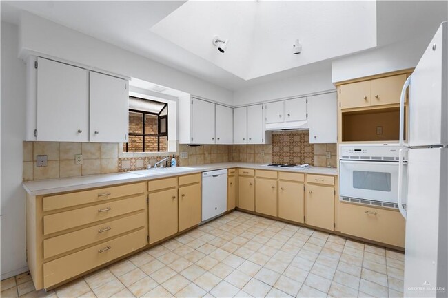 Building Photo - 411 Zinnia Ave