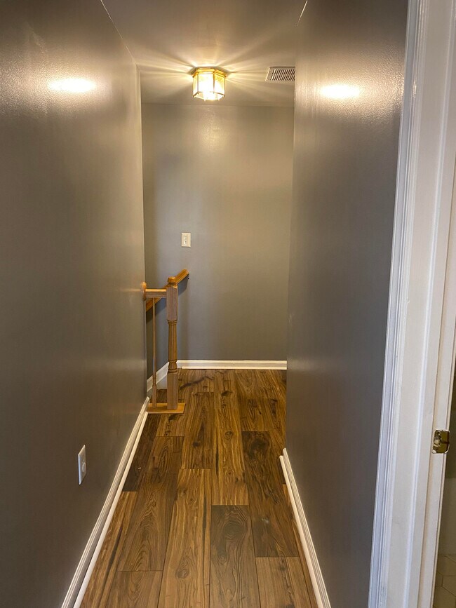 Building Photo - 246 Riverwalk Way