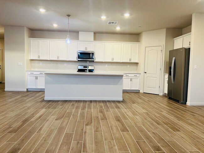 Building Photo - Beautiful 4 bed/2 bath Meritage Home in El...