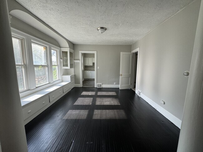 Building Photo - 9013/15 Yale Avenue - 1