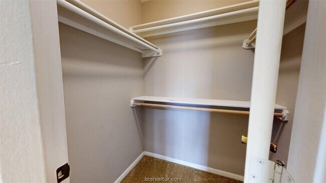 Building Photo - 1507 Hollow Hill Dr
