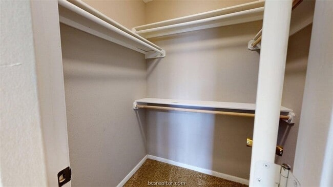 Building Photo - 1507 Hollowhill Drive Unit A