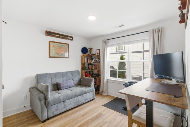 Building Photo - Modern Townhome in Madison