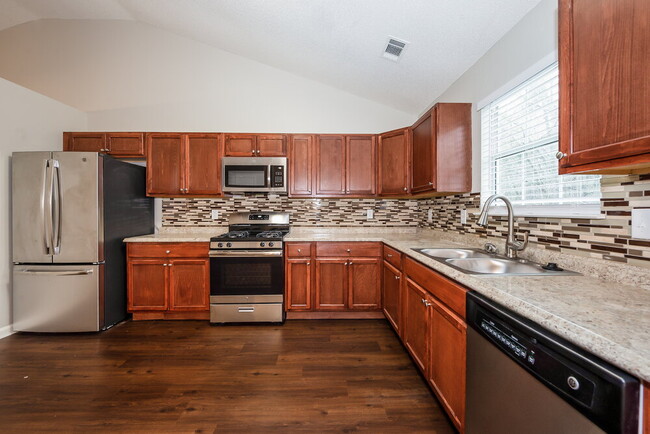 Building Photo - 338 Brookside Dr