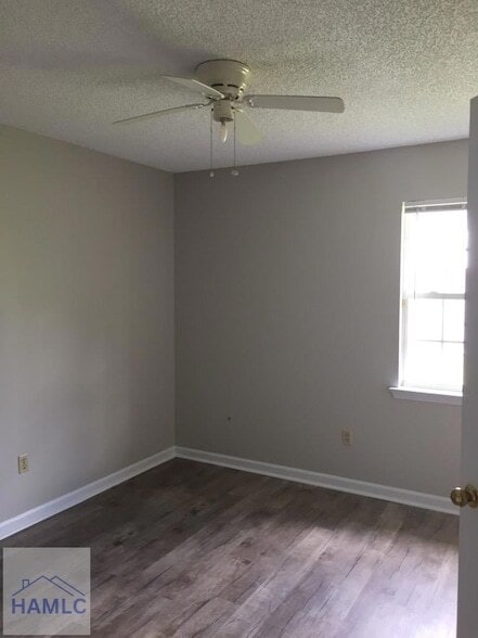 Building Photo - 936 Poppleton Dr