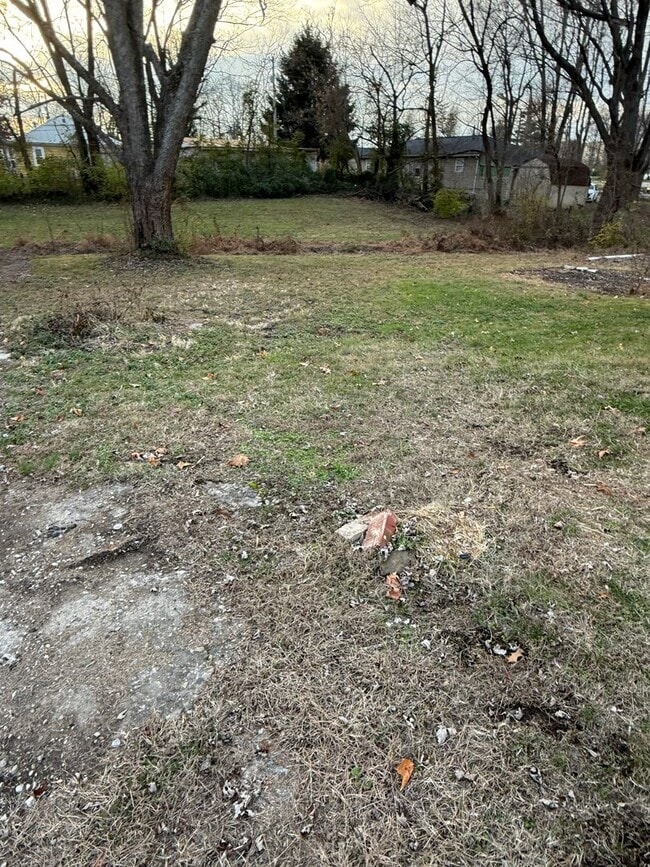 Building Photo - Beautifully updated & in great location