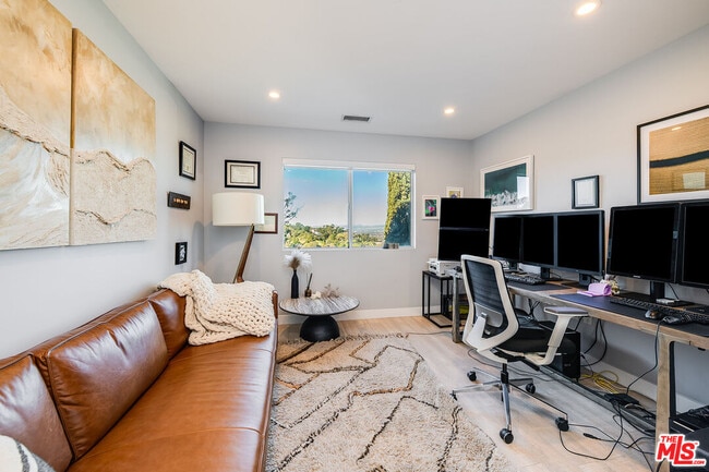 Building Photo - 7191 Pacific View Dr