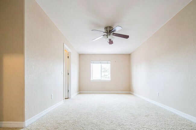 Building Photo - Exceptional 5-Bedroom Home Steps from the University of Denver