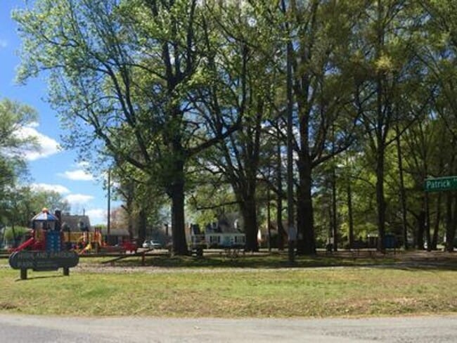Building Photo - 3 bed room brick house in Henrico County! ...