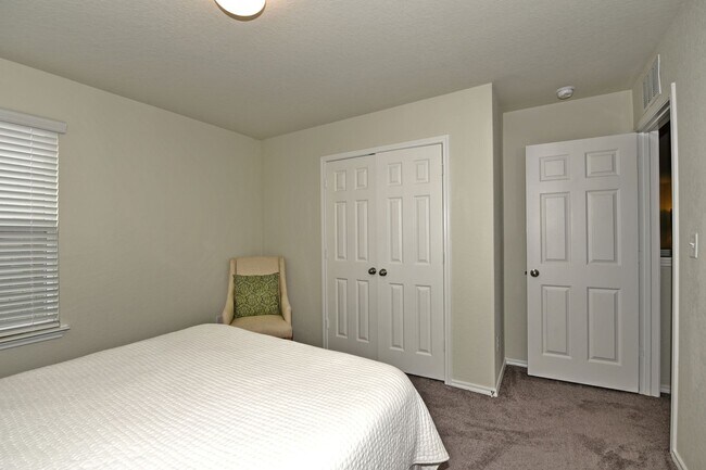 Building Photo - 7807 Cottonwood Ridge