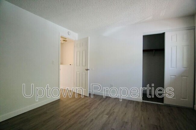 Building Photo - 5111 SW Beaverton Hillsdale Hwy
