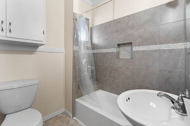 Building Photo - Beautiful Home in the Garland District