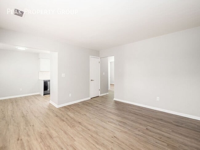 Building Photo - 620-622 Riverview Drive-2 Bedroom
