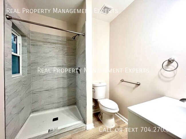 Building Photo - 147 Dixon Cir