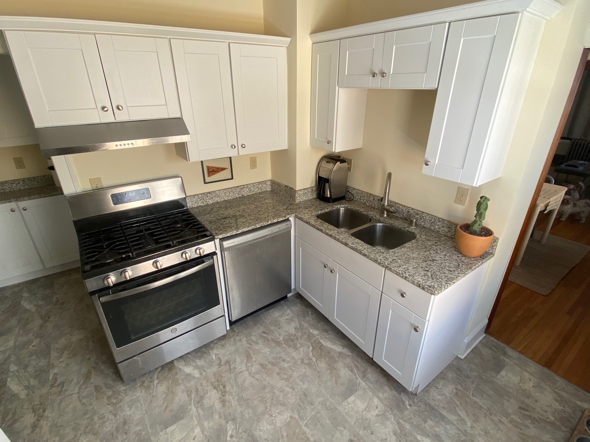 Kitchen W/ stainless appliances - 1484 Almond Ave