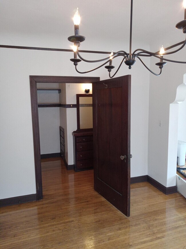 Building Photo - 128 Falcon Ave