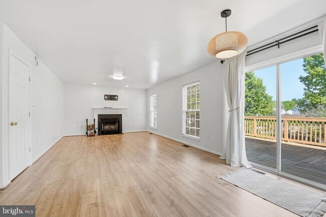 Building Photo - 11 St Marks Ct