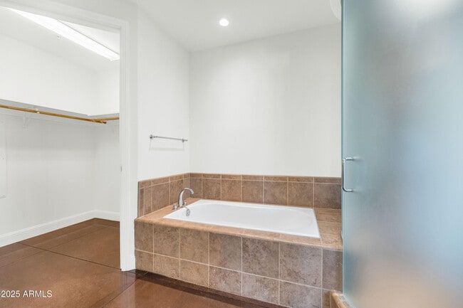 Building Photo - 7039 E Main St