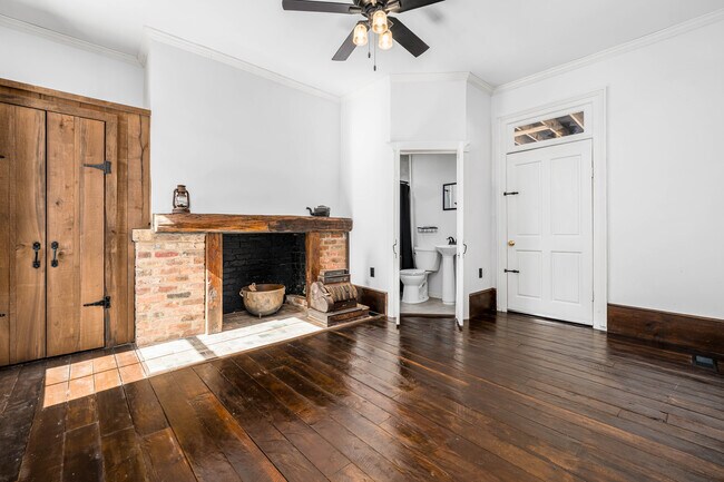 Building Photo - 120 S Cherokee St