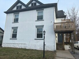 Building Photo - 612 E 3rd St