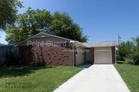 Building Photo - 2208 Haskell St