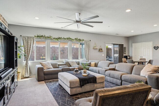 Building Photo - 42912 Gazapo Ct