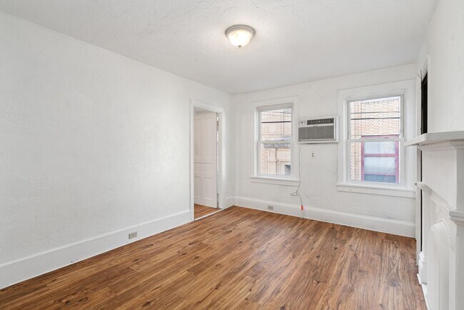 Building Photo - MOVE IN SPECIAL! SCORE HALF OFF 1ST MONTH'...