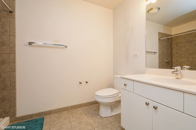 Building Photo - 235 W Van Buren St