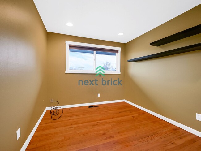 Building Photo - 3 Bed and 3 Bath Beacon Hill Single-family...